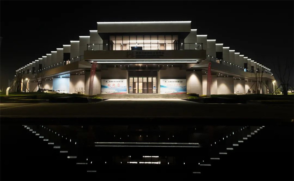 夜幕下的鄱阳湖生态文化会展中心